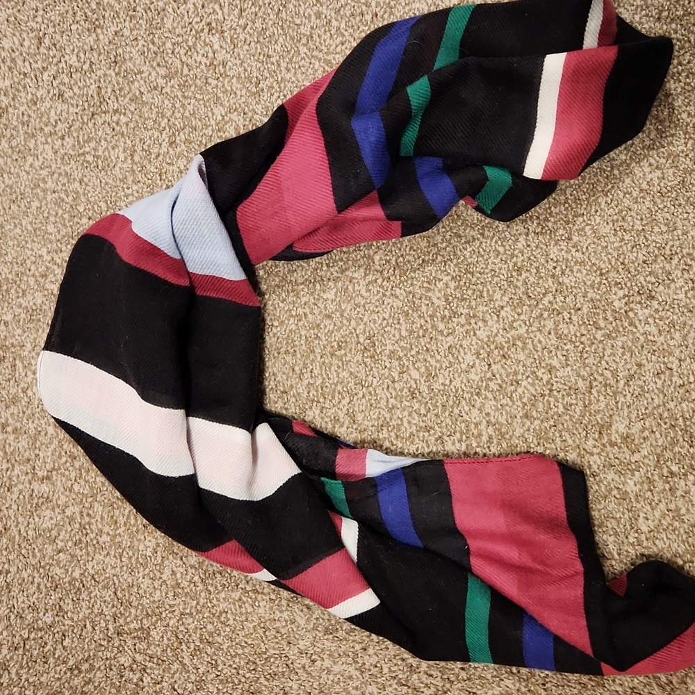 Scarf lot - Picture 3 of 7